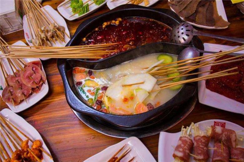 朱七七砂锅串串香